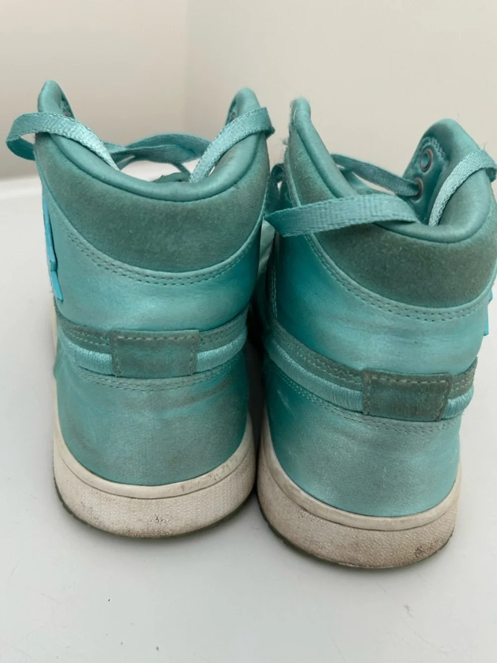 Nike Air Jordan Women’s 1 Retro High Soh  Light Aqua Size 8.5